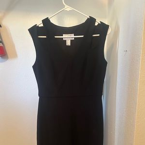 Black sleeveless dress